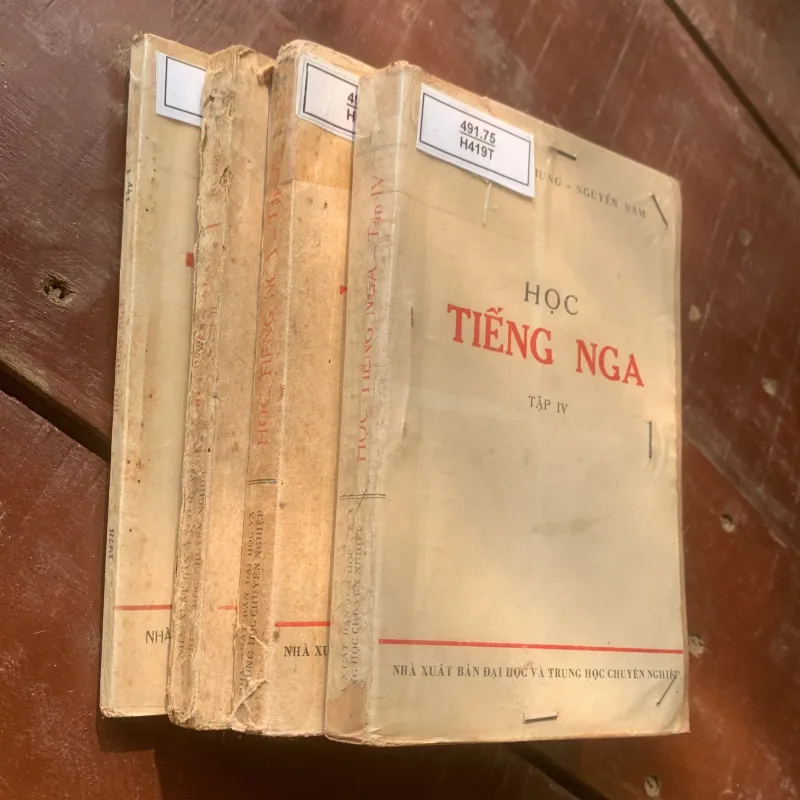 Học tiếng Nga, trọn bộ, 4 tập, chủ biên Nguyễn Bá Hưng 779643