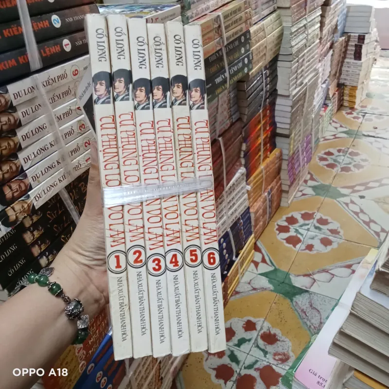 Tứ Phụng Loạn Võ Lâm - Cổ Long 1026459