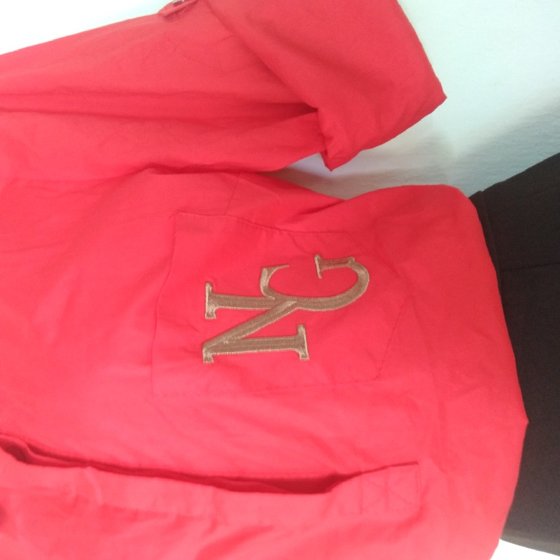 Áo sơ mi đỏ thêu chữ 13050