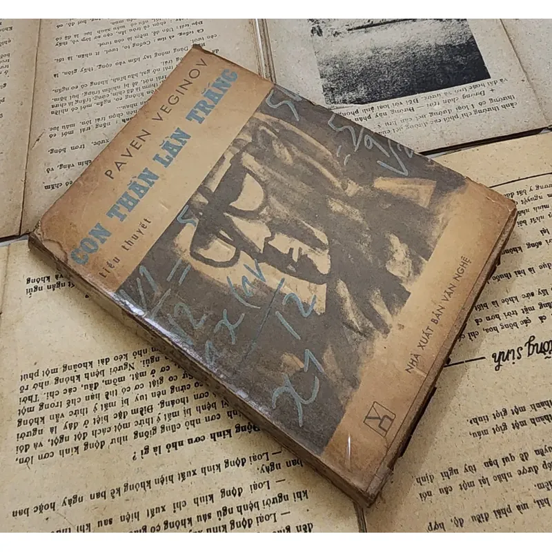 Tiểu thuyết CON THẰN LẰN TRẮNG - Pavel Vezhinov 728382