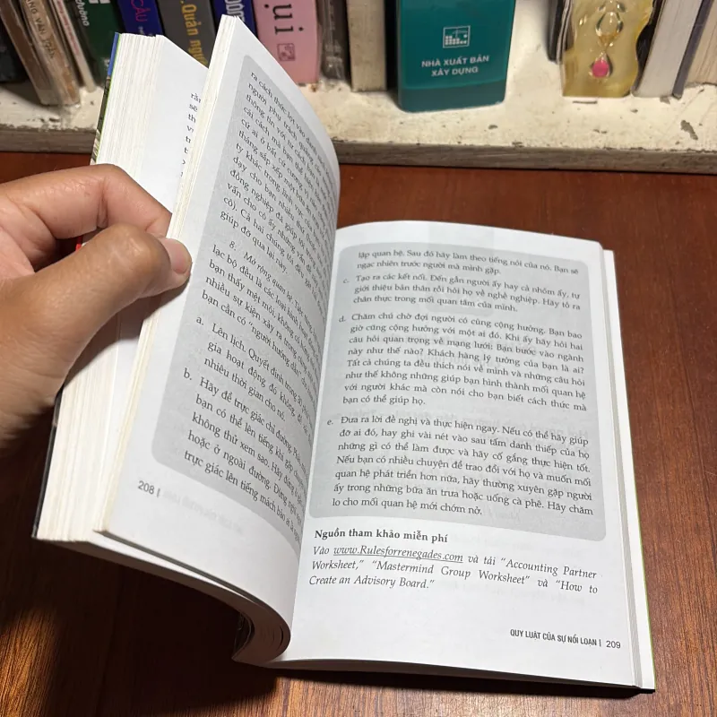 II Sách Kỹ Năng: Quy Luật Của Sự Nổi Loạn - CHRISTINE COMAFORD, LYNCH - 2008 927331