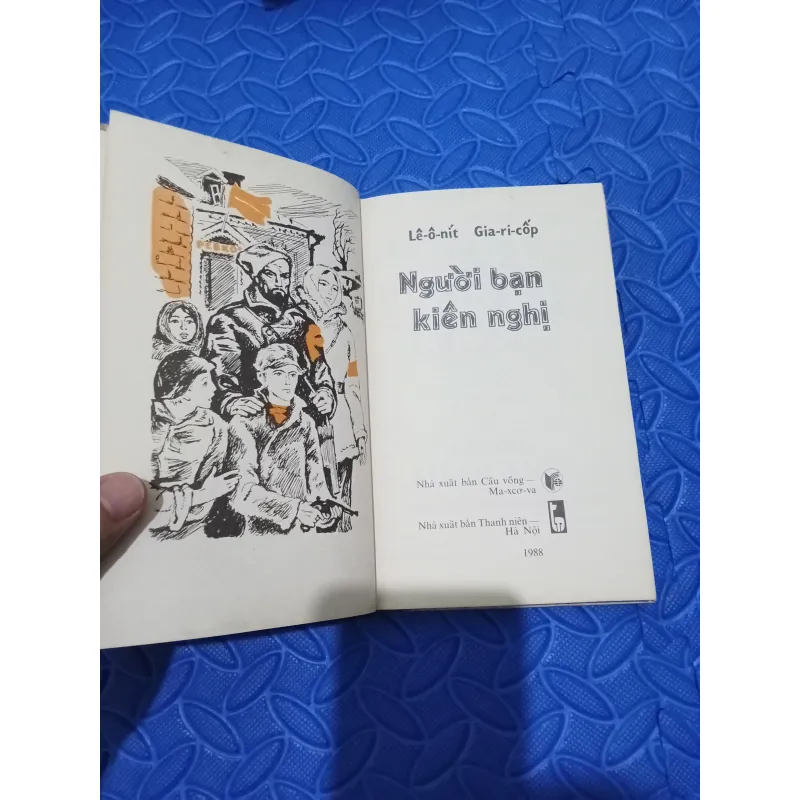 Những người bạn kiên nghị 1005987