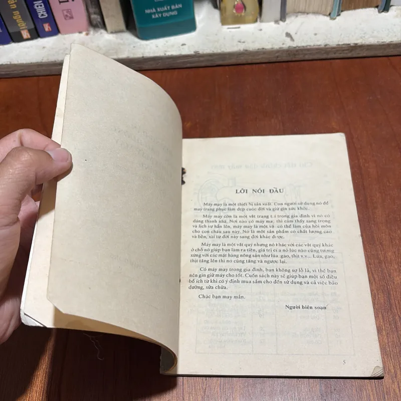 II Hướng Dẫn Sử Dụng Bảo Dưỡng Sửa Chữa Máy May Gia Đình - KS. Trần Tấn Tiếp - 1990 926879