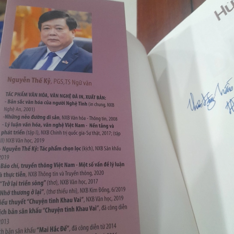 Nguyễn Thế Kỷ - HỪNG ĐÔNG (tiểu thuyết) 455536