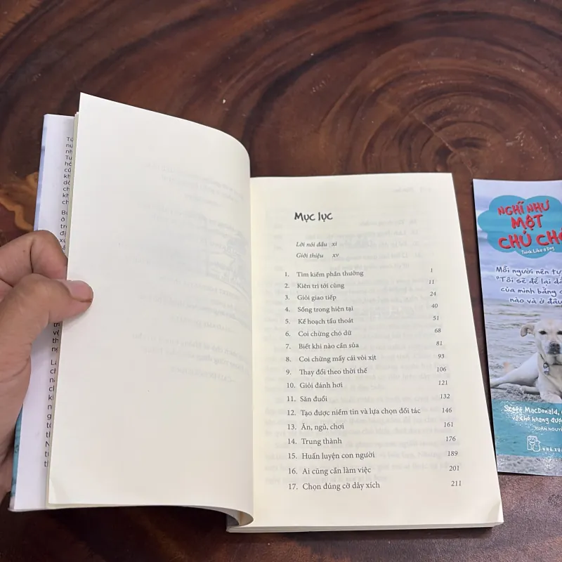 II Nghĩ Như Một Chú Chó _ Loài Chó Dạy Ta Sống Hạnh Phúc Và Thành Công - SCOTT MACDONALD 976345