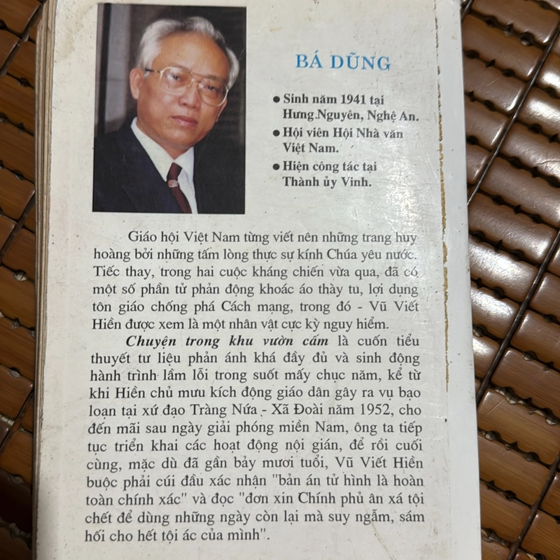 Chuyện trong khu vườn cấm - Bá Dũng 522611