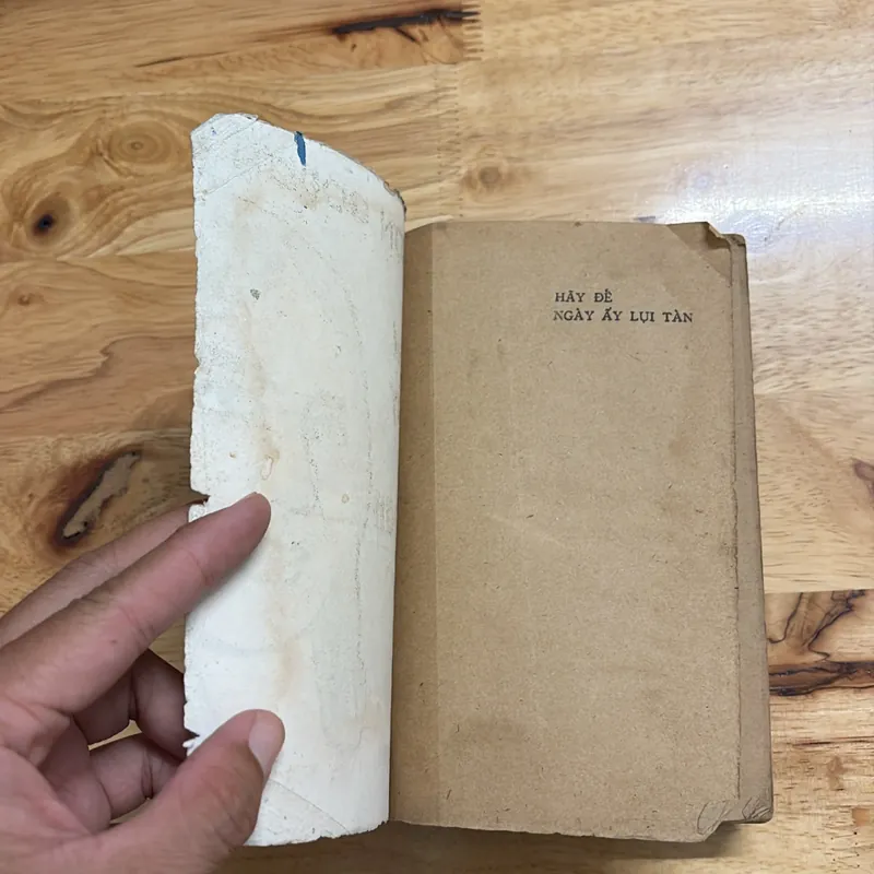 II Sách Xưa: Hãy Để Ngày Ấy Lụi Tàn - GIÊRƠN GOĐƠN - 1982 680695