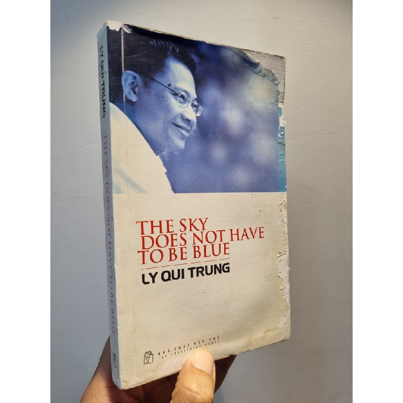 THE SKY DOES NOT HAVE TO BE BLUE - Ly Qui Trung 193736