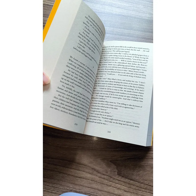 A COURT OF WINGS AND RUIN - Sarah J.Maas 722946