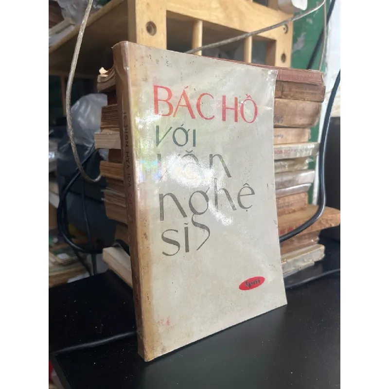 Bác Hồ với văn nghệ sĩ 568392