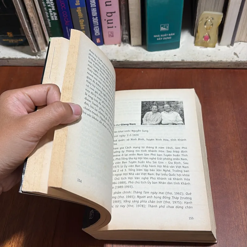 II Văn Học: Câu Chuyện Văn Chương - Nhiều Tác Giả - 2014 927170