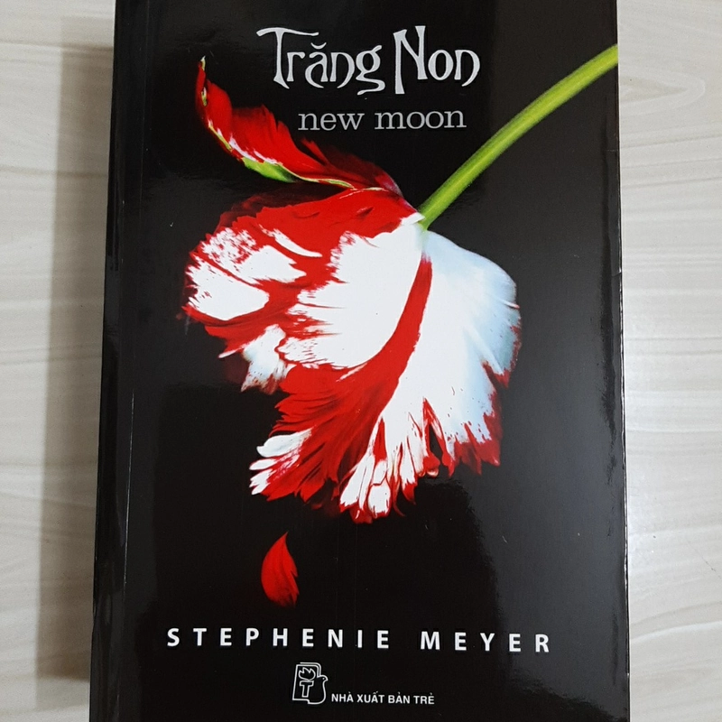 TRĂNG NON (New Moon) 325136