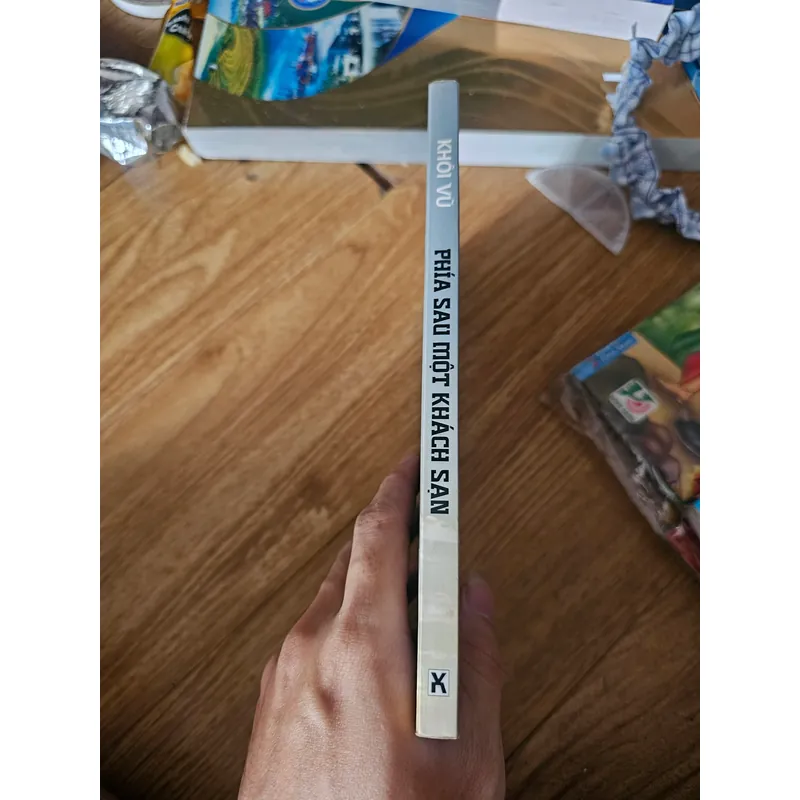 Phía sau một khách sạn
 703755