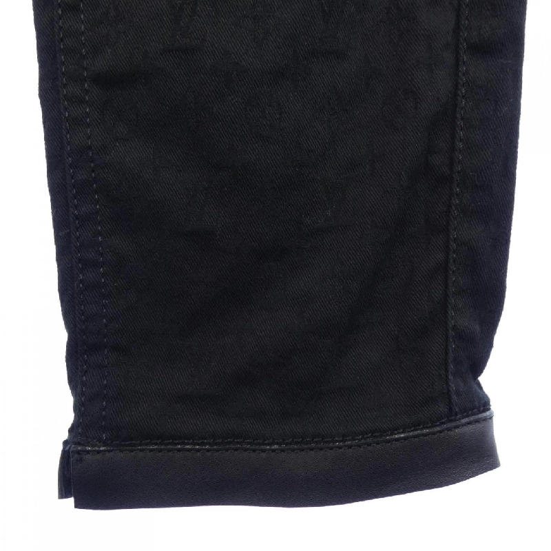 Quần LOUIS VUITTON WTPA22B3K 647089