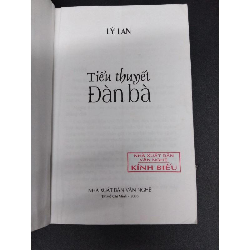 Tiểu thuyết đàn bà mới 70% ố nếp gấp có chữ ký và mộc trang đầu 2008 HCM2207 Lý Lan VĂN HỌC 190639