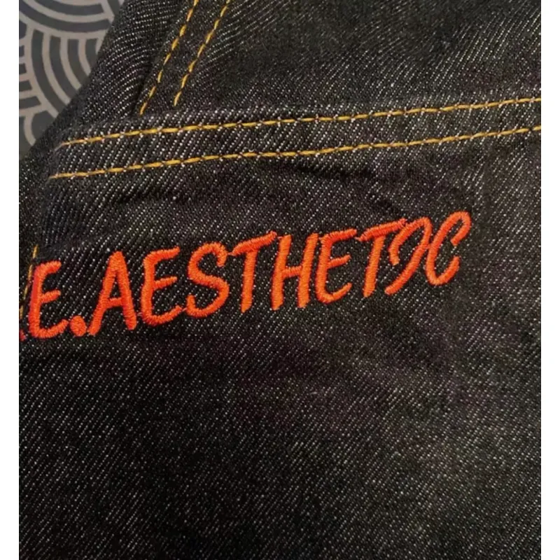 Quần Jeans Thêu Logo Ống Cong Rộng 1005534