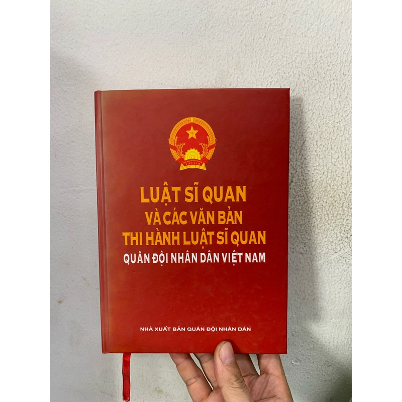 Luật sĩ quan và các văn bản thi hành luật sĩ quan. 999 460727
