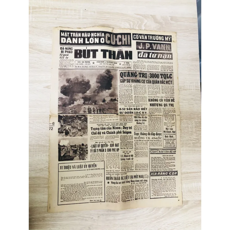 Tờ báo Bút thần số 66 chủ Nhật 1/6/1972 như hình chụp + video 799089