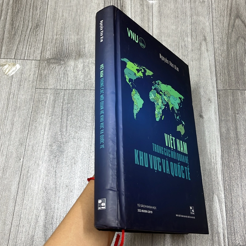 Việt nam trong các mối quan hệ khu vực và quốc tế. 8a2 539044