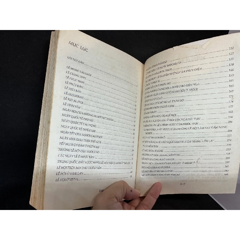 Những lễ hội nổi tiếng - Hoàng Nghĩa, 2006, mới 80% (ố vàng) SBM0812 913000