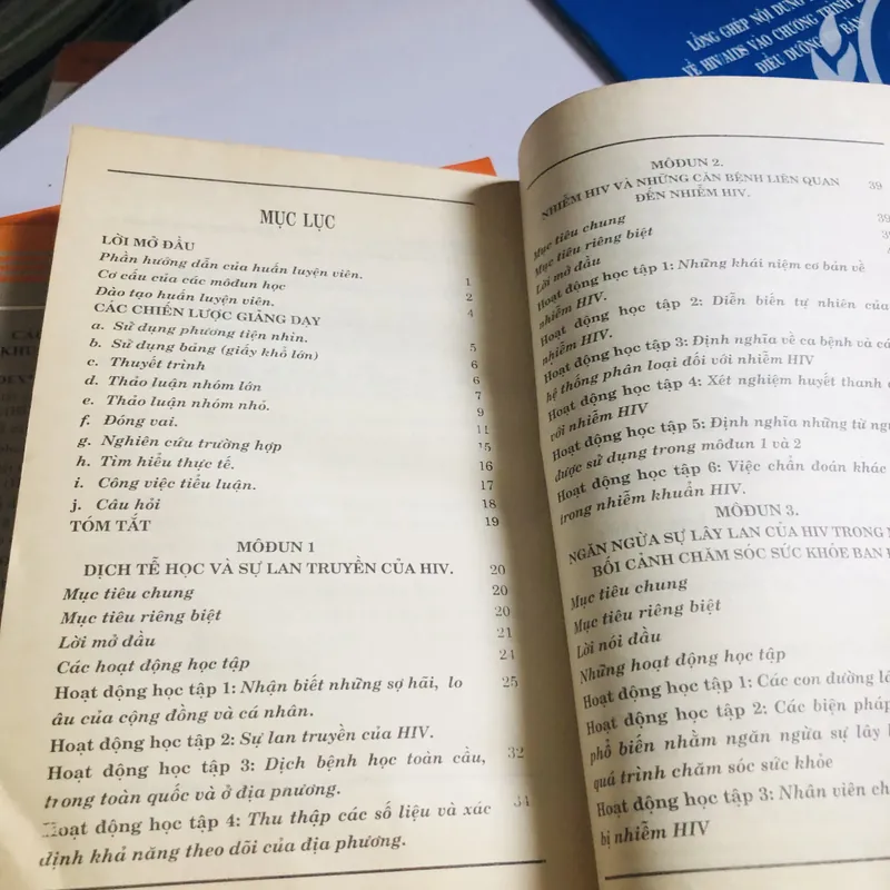 BỘ 6 CUỐN VỀ HIV & AIDS 698185