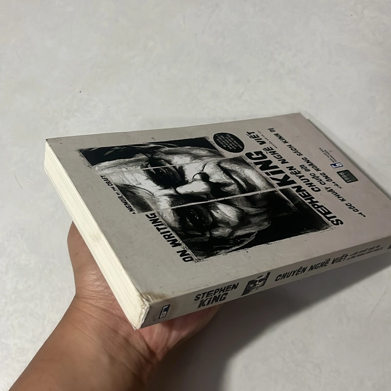 Chuyện nghề Viết và góc khuất cuộc đời của ông hoàng sách kinh dị 528186