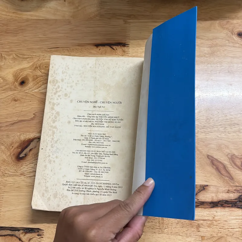 II Báo Tuổi Trẻ: Chuyện Nghề Chuyện Người - Nhiều Tác Giả - 2015 689822
