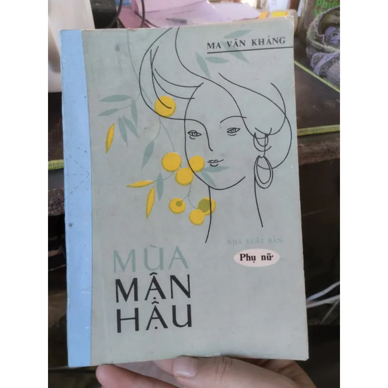 tiểu thuyết Mùa mận hậu của nhà văn Ma Văn Kháng. 
 695688