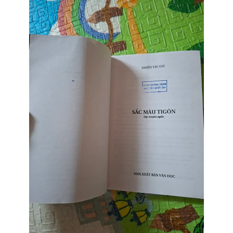 Sắc màu Tigôn 1000062