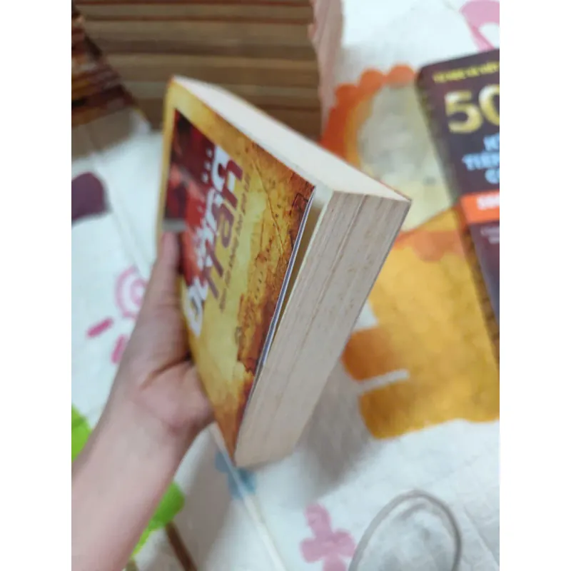 📕 ĐƯỜNG TRẦN – NGỌN LỬA KHÔNG BAO GIỜ TẮT (TRẦN TỐ NGA) – BẢN CÓ CHỮ KÝ TÁC GIẢ - K4 1017977