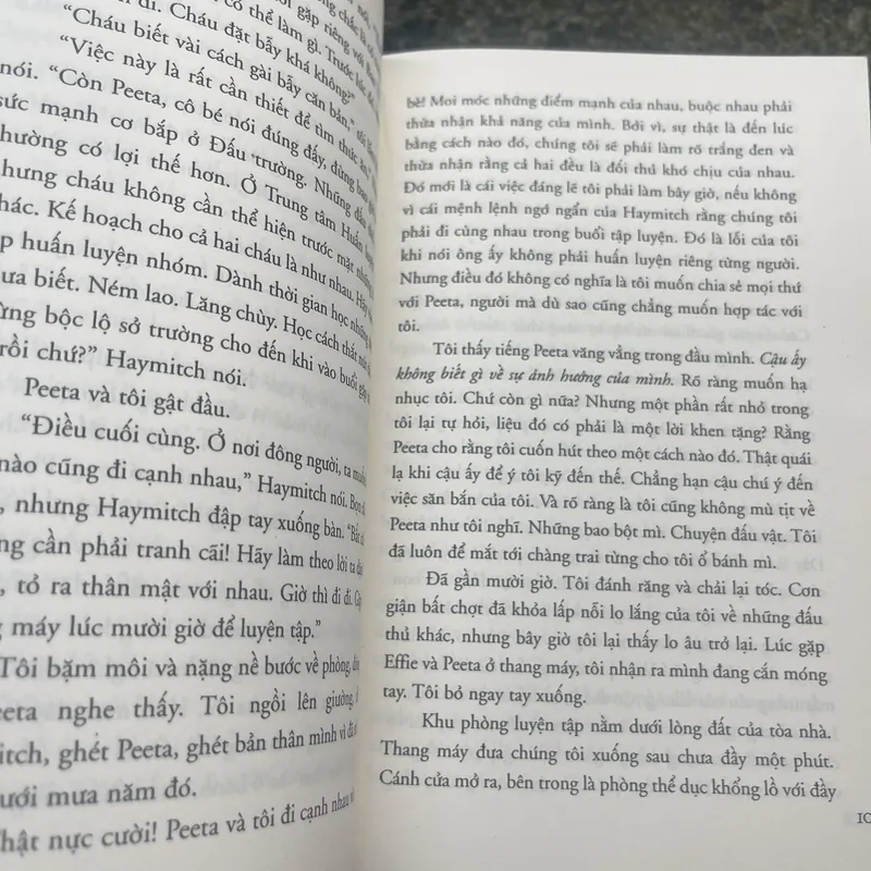 Húng nhại, bắt lửa, đấu trường sinh tử Suzanne Collins 713245