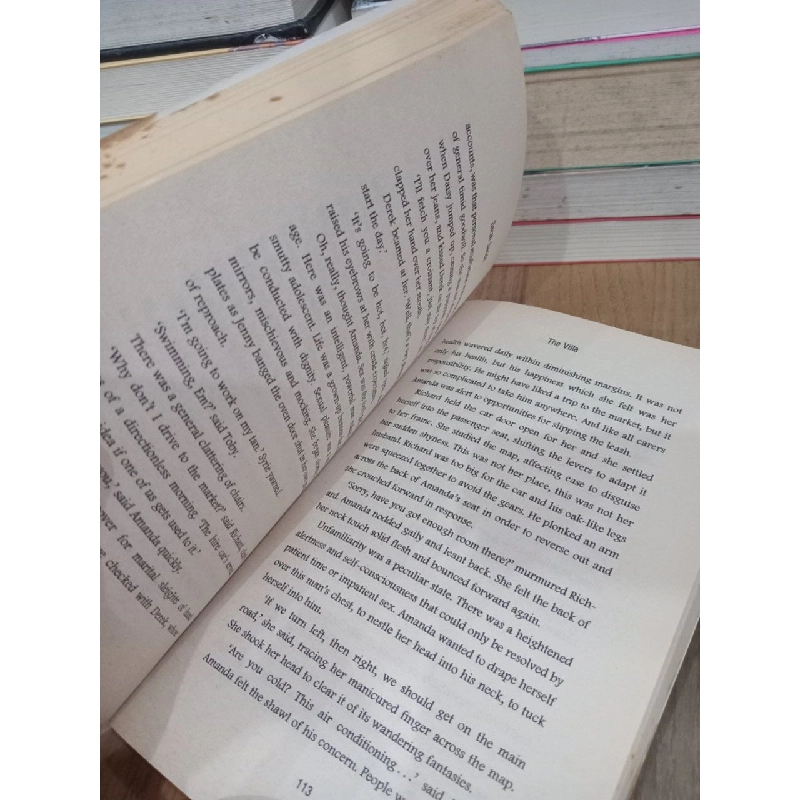 The villa - Sarah Sands 737959