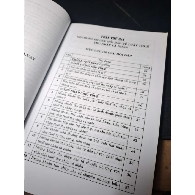 215 câu hỏi đáp và xử lý tình huống về luật thuế thu nhập cá nhân - Phan Thông Anh - 2009 mới 80% ố ẫm - GIÁO TRÌNH, CHUYÊN MÔN - HCM0111 630153