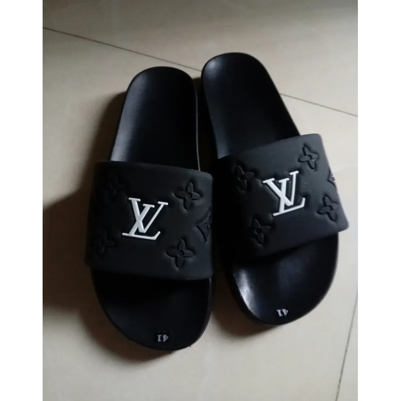 Dép có hình L/V  hàng F - A - K - E  New 100% 605382