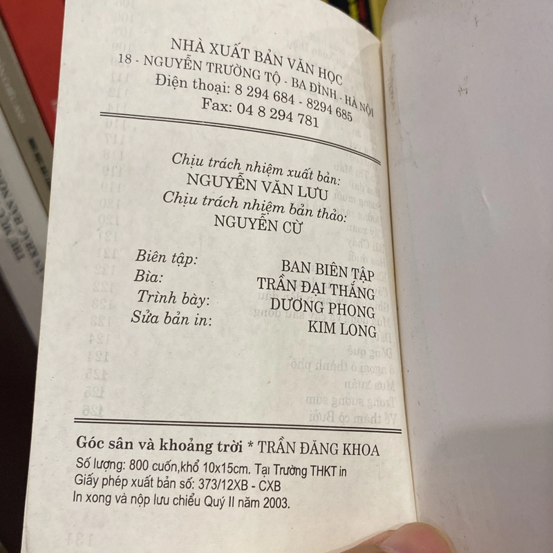 GÓC SÂN VÀ KHOẢNG TRỜI, sách khổ nhỏ bỏ túi, xb 2003 551049