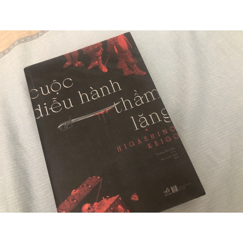 Cuộc diễu hành thầm lặng - Higashino Keigo 325053