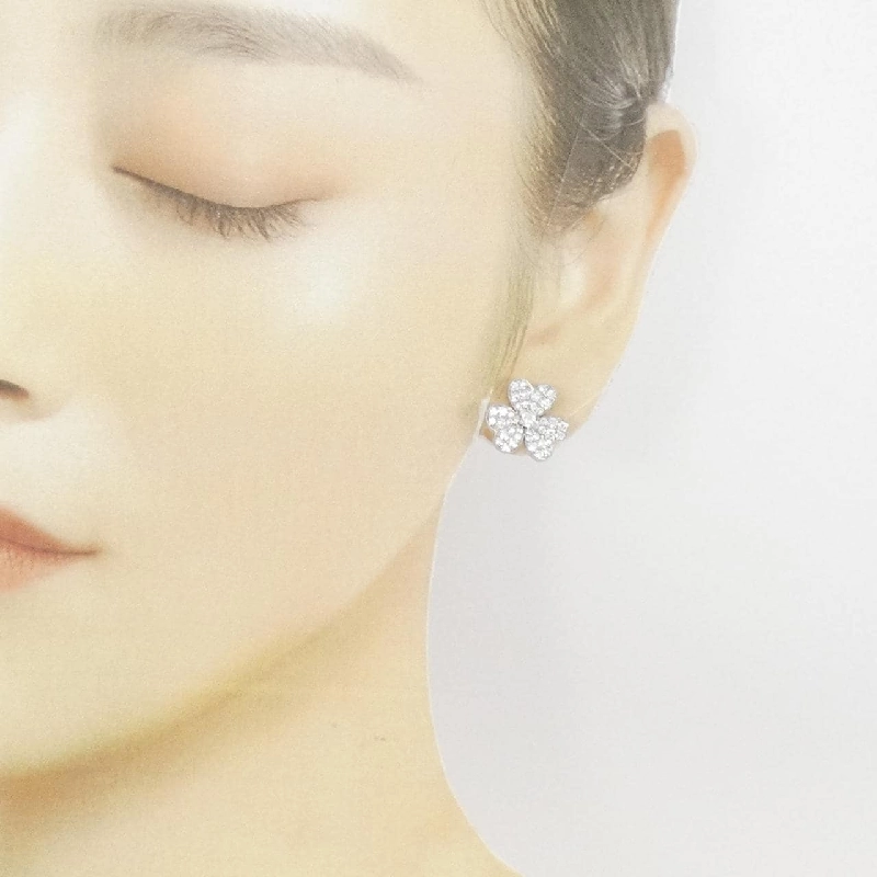 Bông tai nhỏ Frivole của Van Cleef & Arpels 665449