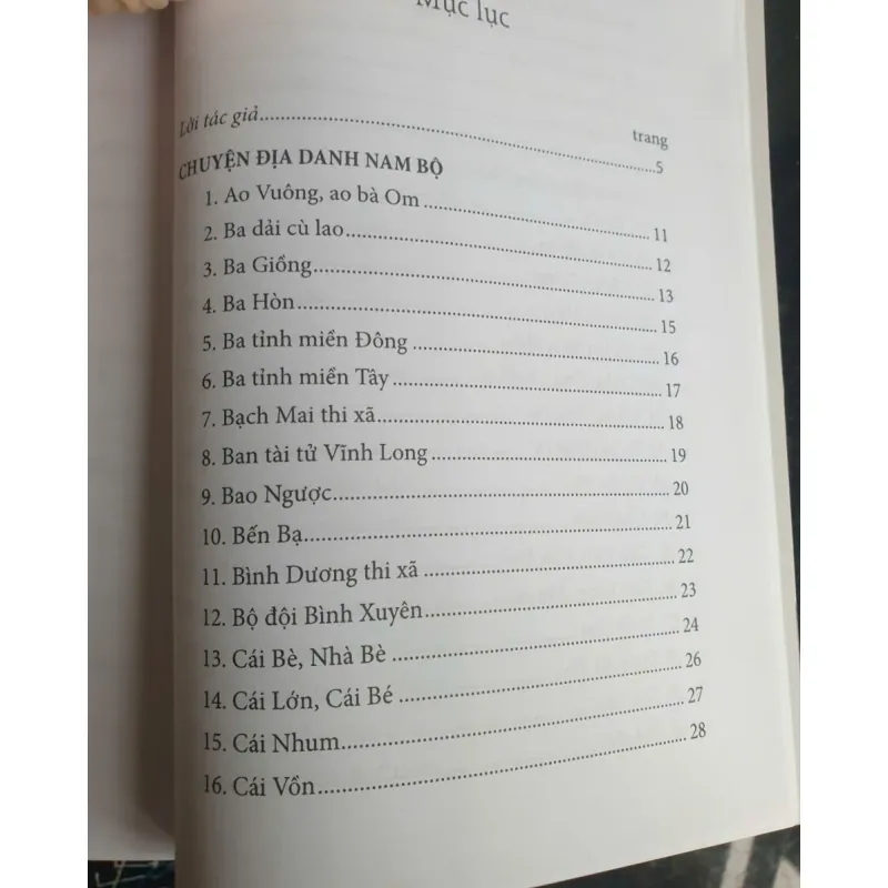 Sách Chuyện Địa Danh Và Chữ Nghĩa Nam Bộ - Huỳnh Công Tín mới 90% 674335