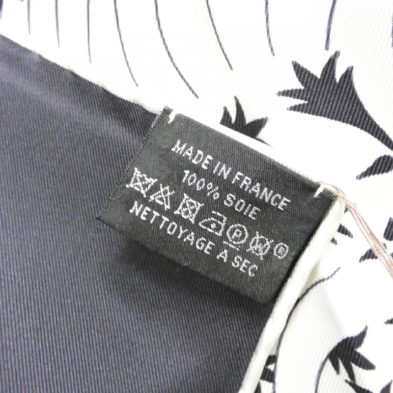 Khăn quàng cổ LEGENDE BRODEE của Hermès 003972S 625266