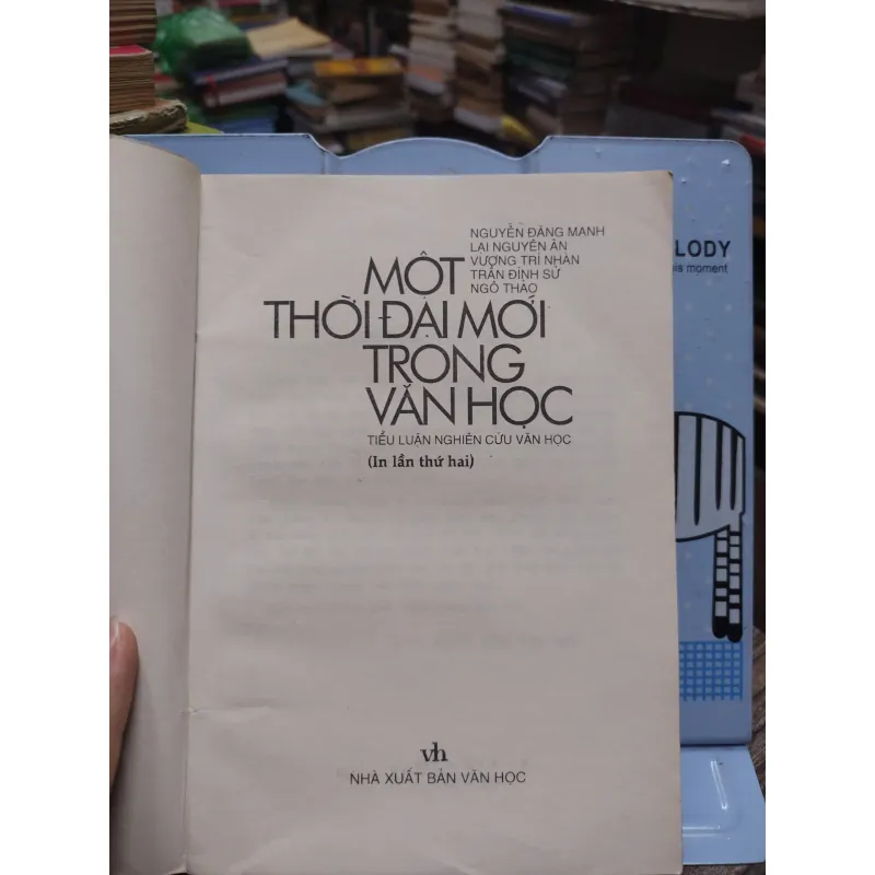 Sách: Một thời đại mới trong Văn học (A2) 575883
