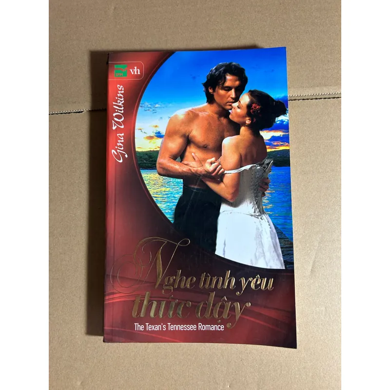 Nghe tình yêu thức dậy (gáy góc trên bị lỗi) 561871