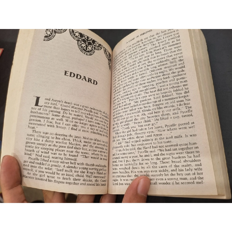 A GAME OF THRONES - George R.R. Martin (Pocket Size - Bantam Books) 139261
