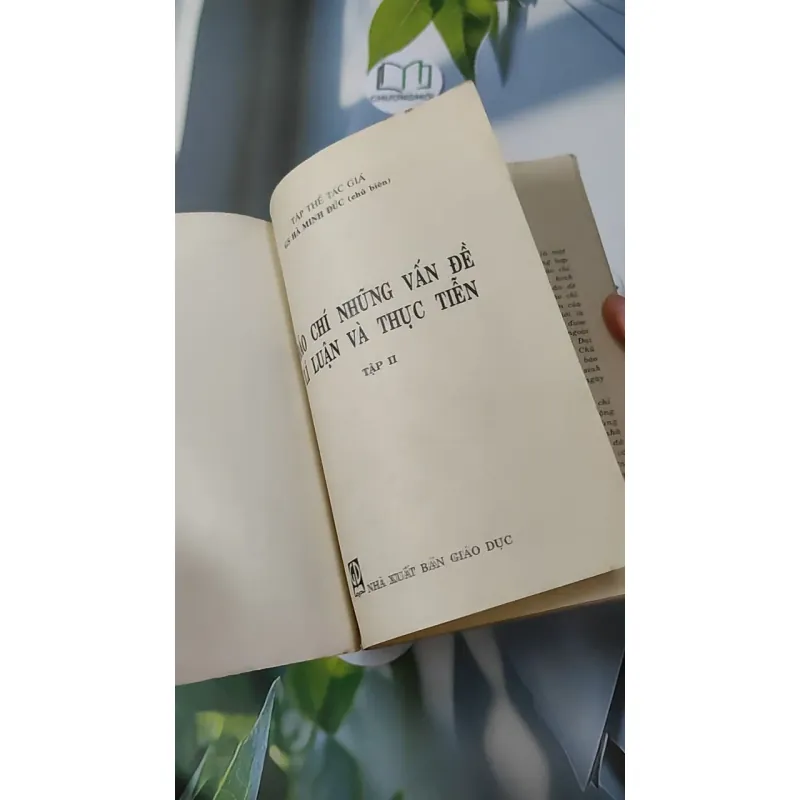 [XƯA] Báo Chí: Những Vấn Đề Lí Luận Và Thực Tiễn 2 (1996) 928582