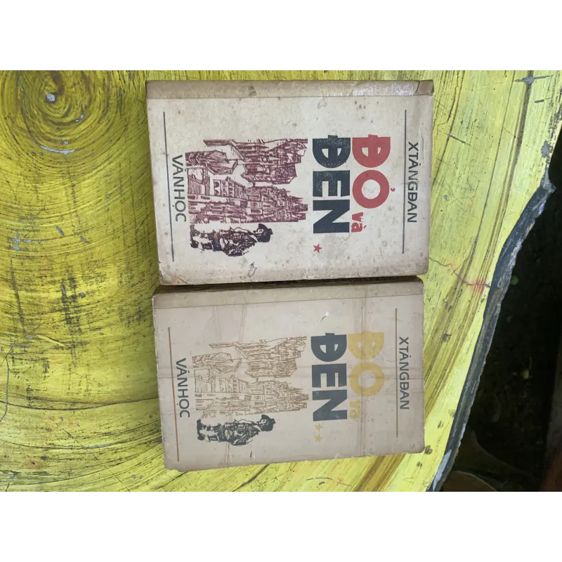 ĐỎ VÀ ĐEN HAI TẬP BẢN BAO CẤP  746404