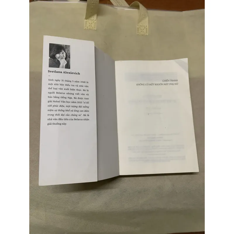 CHIẾN TRANH KHÔNG CÓ MỘT KHUÔN MẶT PHỤ NỮ- SVETLANA ALEXIEVICH 739008