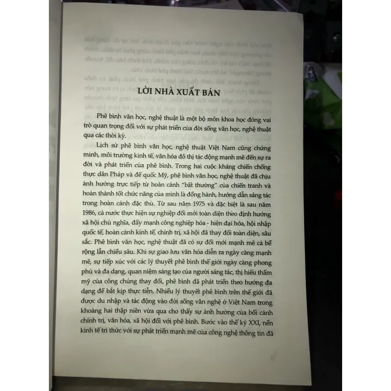 Đổi mới và phát triển phê bình văn học, nghệ thuật Việt Nam hiện nay  679684