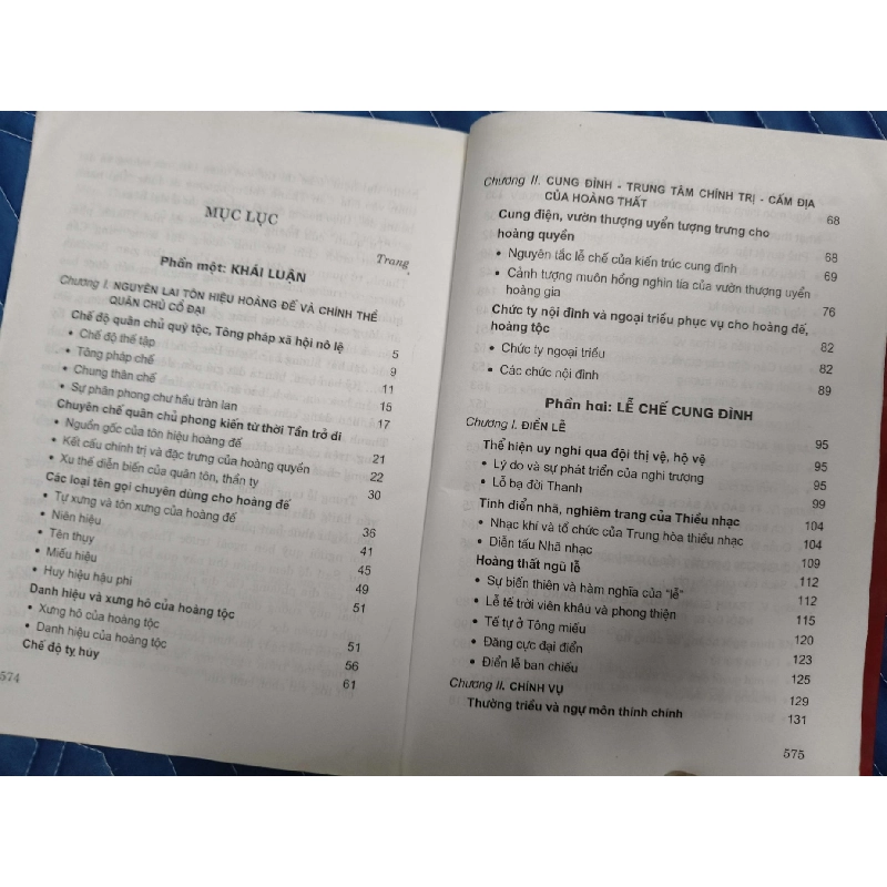 Sinh hoạt trong cung đình trung quốc - - Lý Nham Linh - 2006 - 579 trang LỊCH SỬ - CHÍNH TRỊ - TRIẾT HỌC ANTQ2809 919814