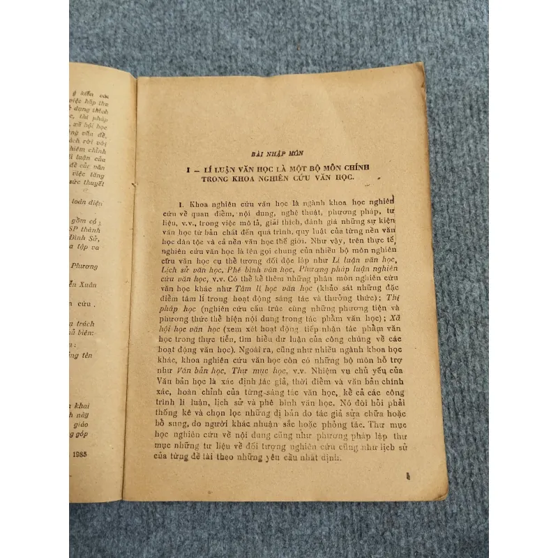 LÍ LUẬN VĂN HỌC TẬP I 689545