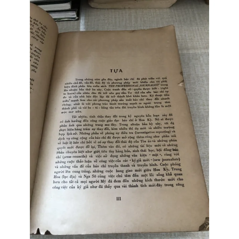 Ký Giả Chuyên Nghiệp  972147