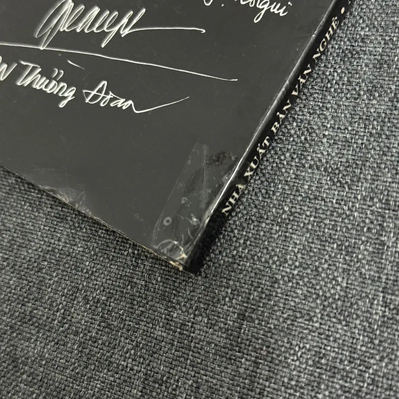 Người đàn bà làm thơ và trăng (Tác giả ký tặng) - Phan Ngọc Thường Đoan 876875